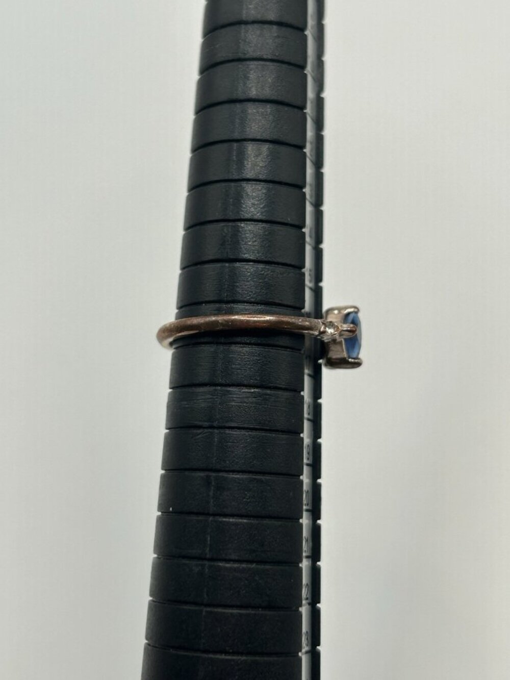 Vintage Blue Stone Rhinestone Ring Size 7.5 Costume Jewelry Glam Fun Retro Gift - Picture 10 of 13